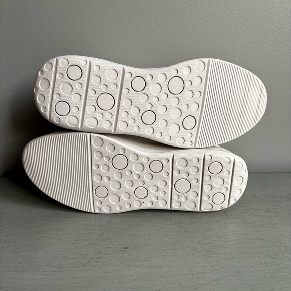 Bzees Time Square White Cream Lightweight Slip On Comfort Sneakers Women 8 NEW - Picture 12 of 14